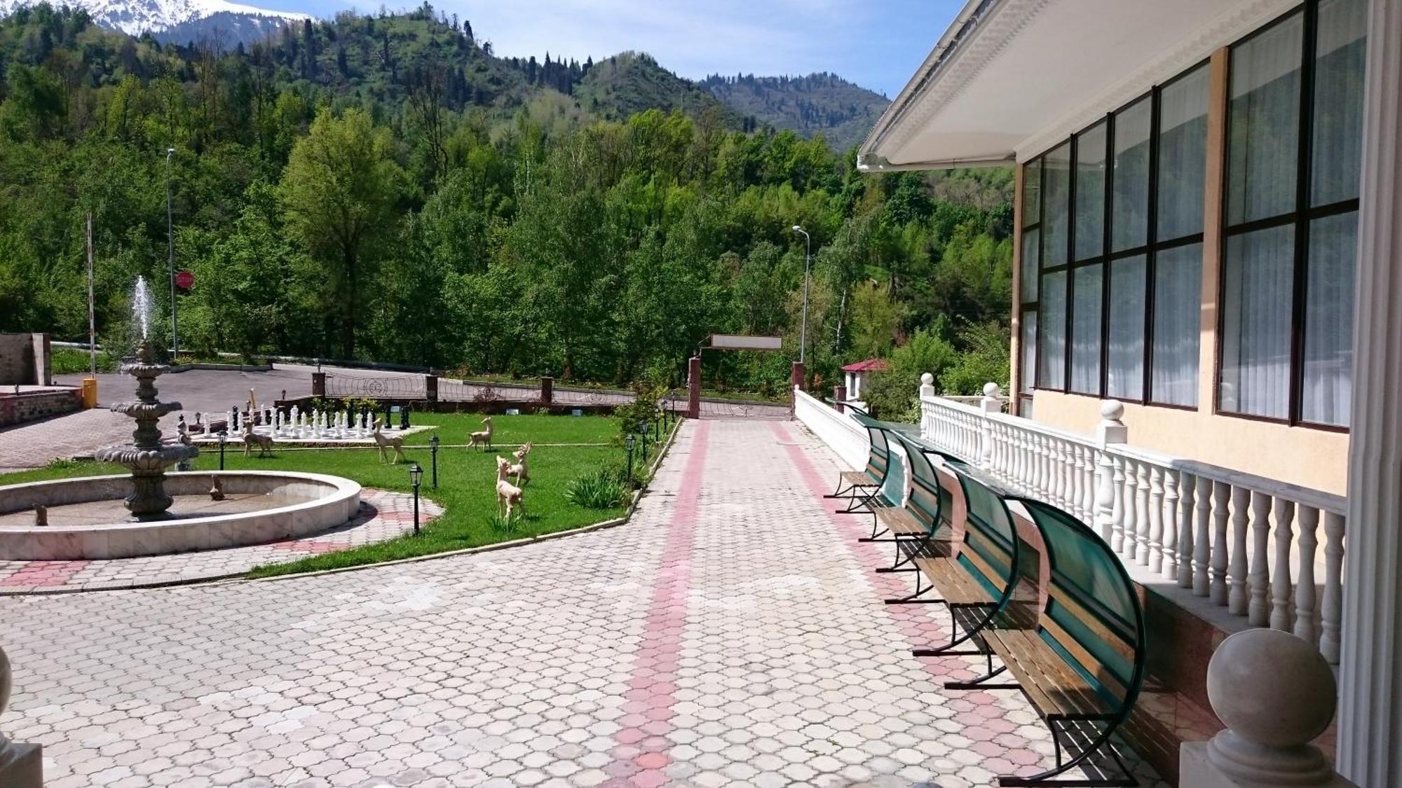 Hotel Эдельвейс Almatý Exterior foto